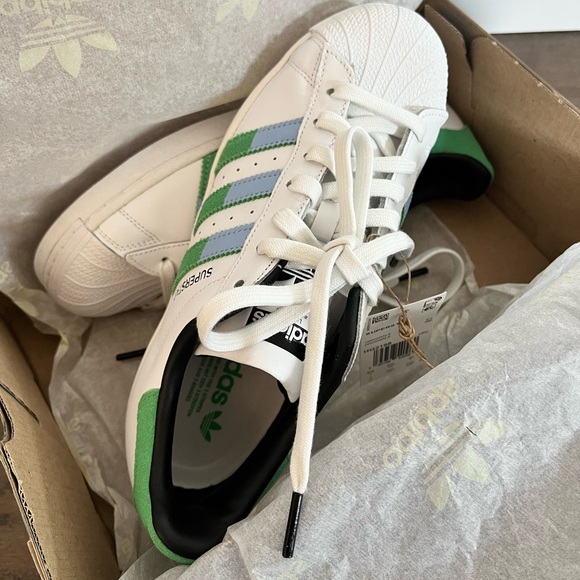 Adidas Superstar Shoes - Picture 4 of 4